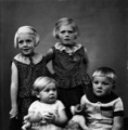 Aase, Birgit, Inge & Peder (abt 1937)