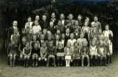 Hornstrup School 1940 with Inge (2nd row 2nd) & Aase (3rd row 9th)